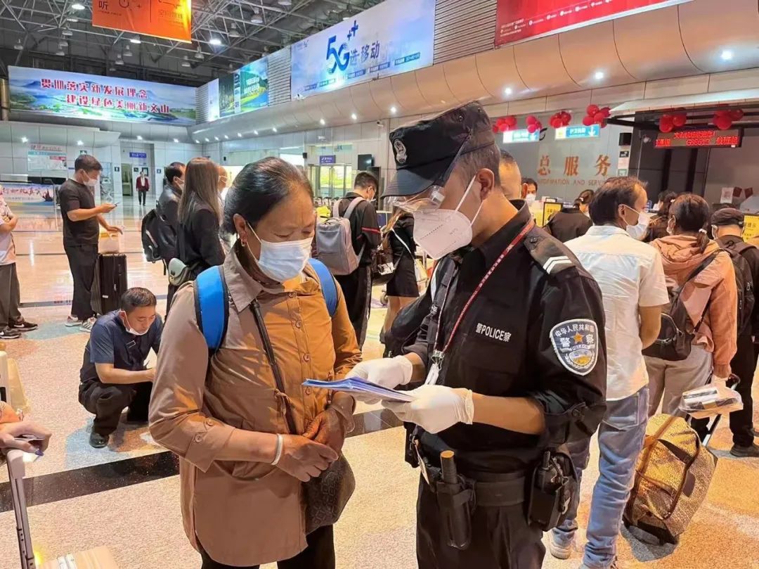 文山机场公安分局开展反走私“五进”主题宣传活动