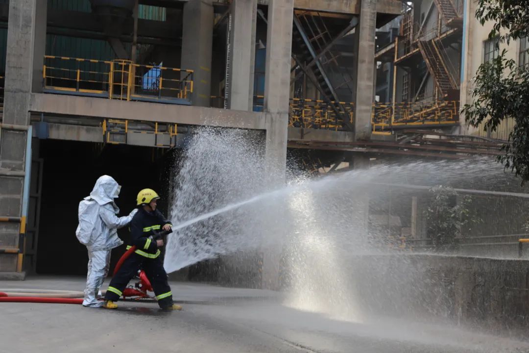 【一线动态】公司开展柴油罐火灾爆炸事故消防演练