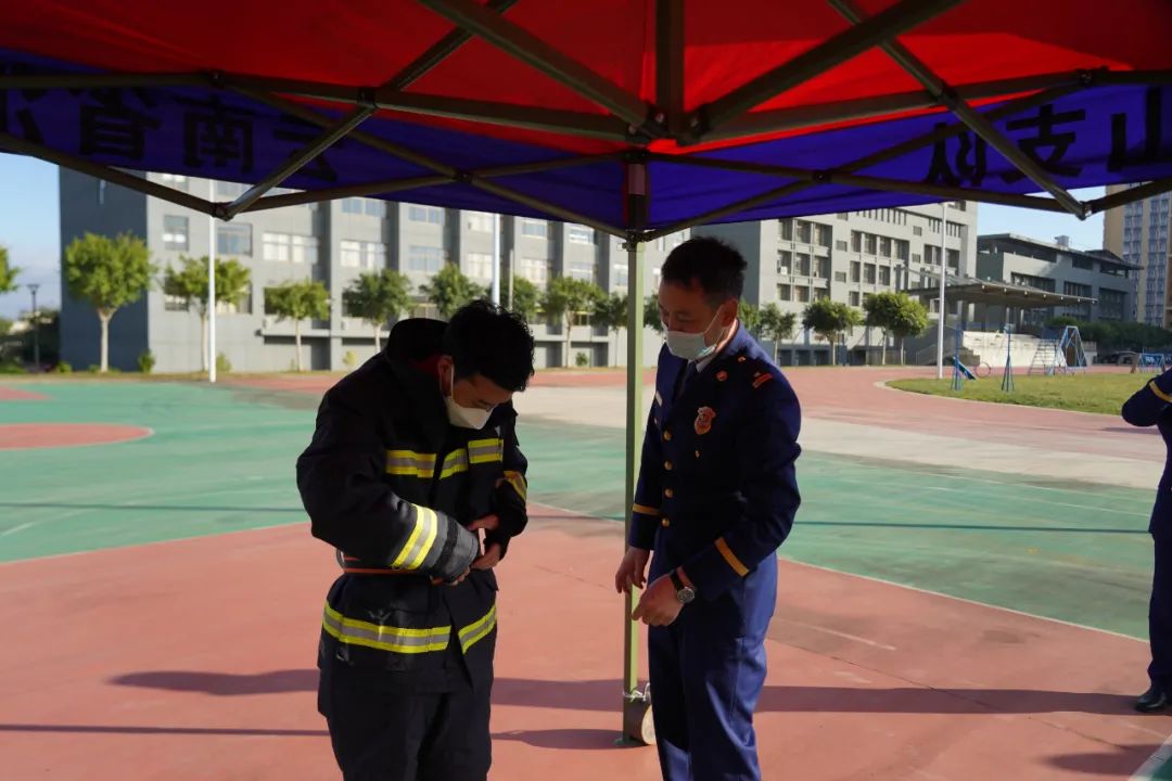 州委网信办州消防救援支队等五单位联合开展主题教育活动
