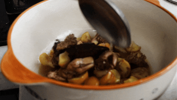 西畴:板栗飘香鸡肉嫩,一口暖到心坎里