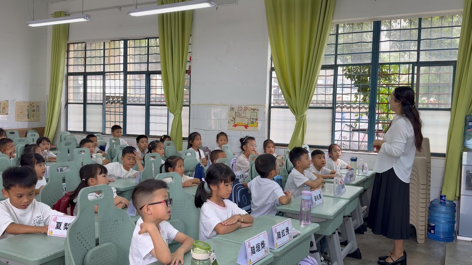 广南:开学第一课精彩纷呈 安全文明护航新学期