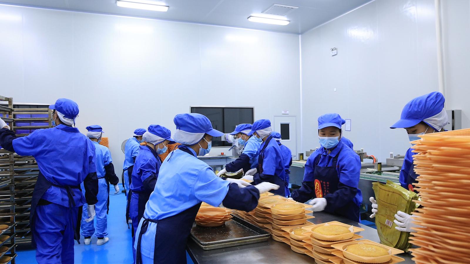 日产上万个!广南月牙婆月饼全面开产迎中秋