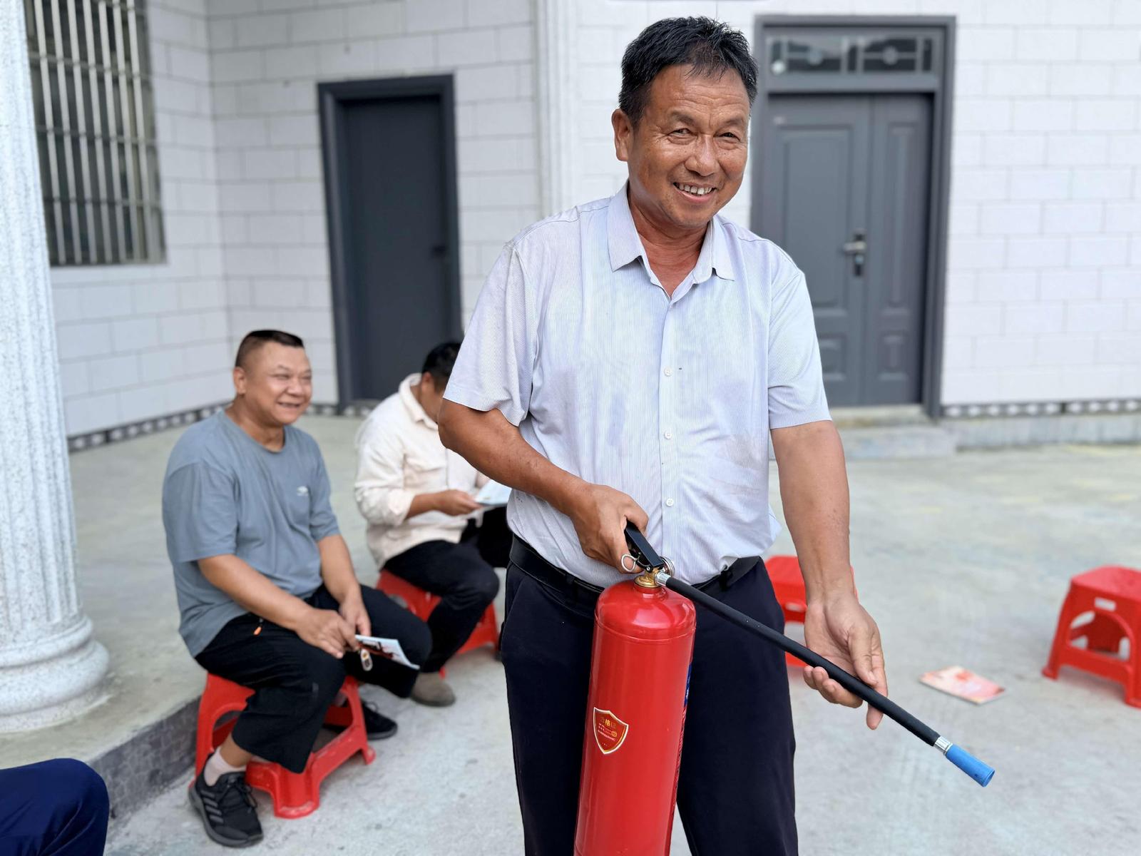 麻栗坡六河乡:壮家寨里多了“红罐子”