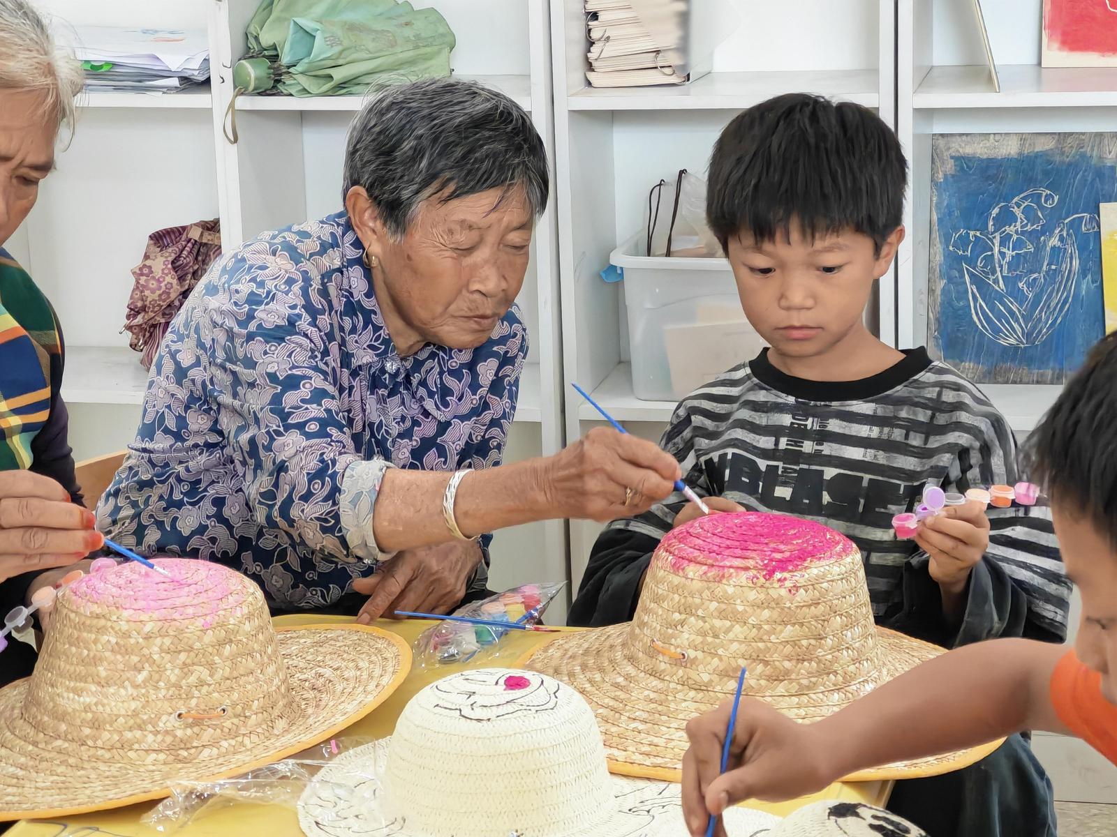 马关县文华村“朝夕友好”让代际不再隔阂