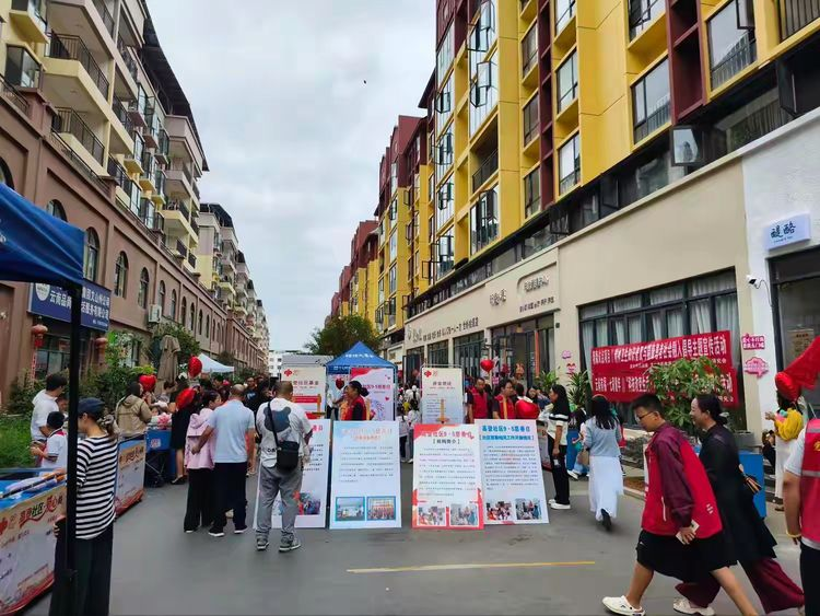 文山市卧龙街道:公益市集践行慈善新风