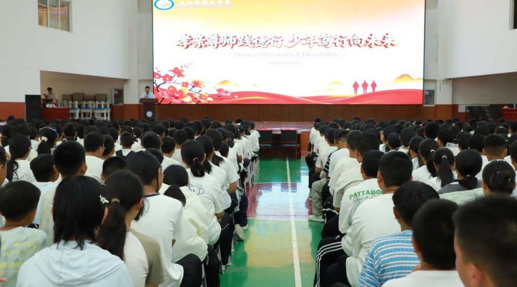 文山市第三中学别样思政课点亮新学期